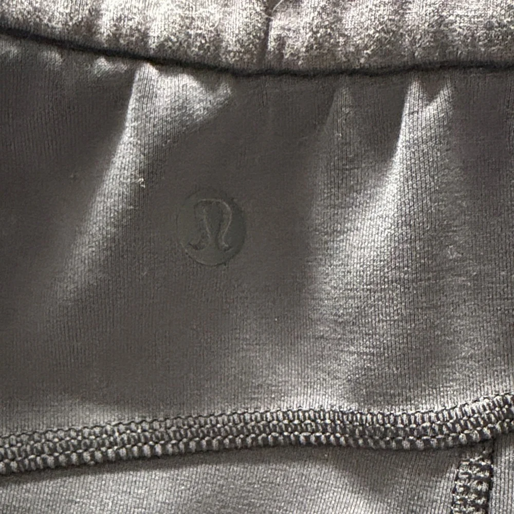 Lululemon size 10 Softstreme High-Rise Straight-Leg Cropped Pant Black